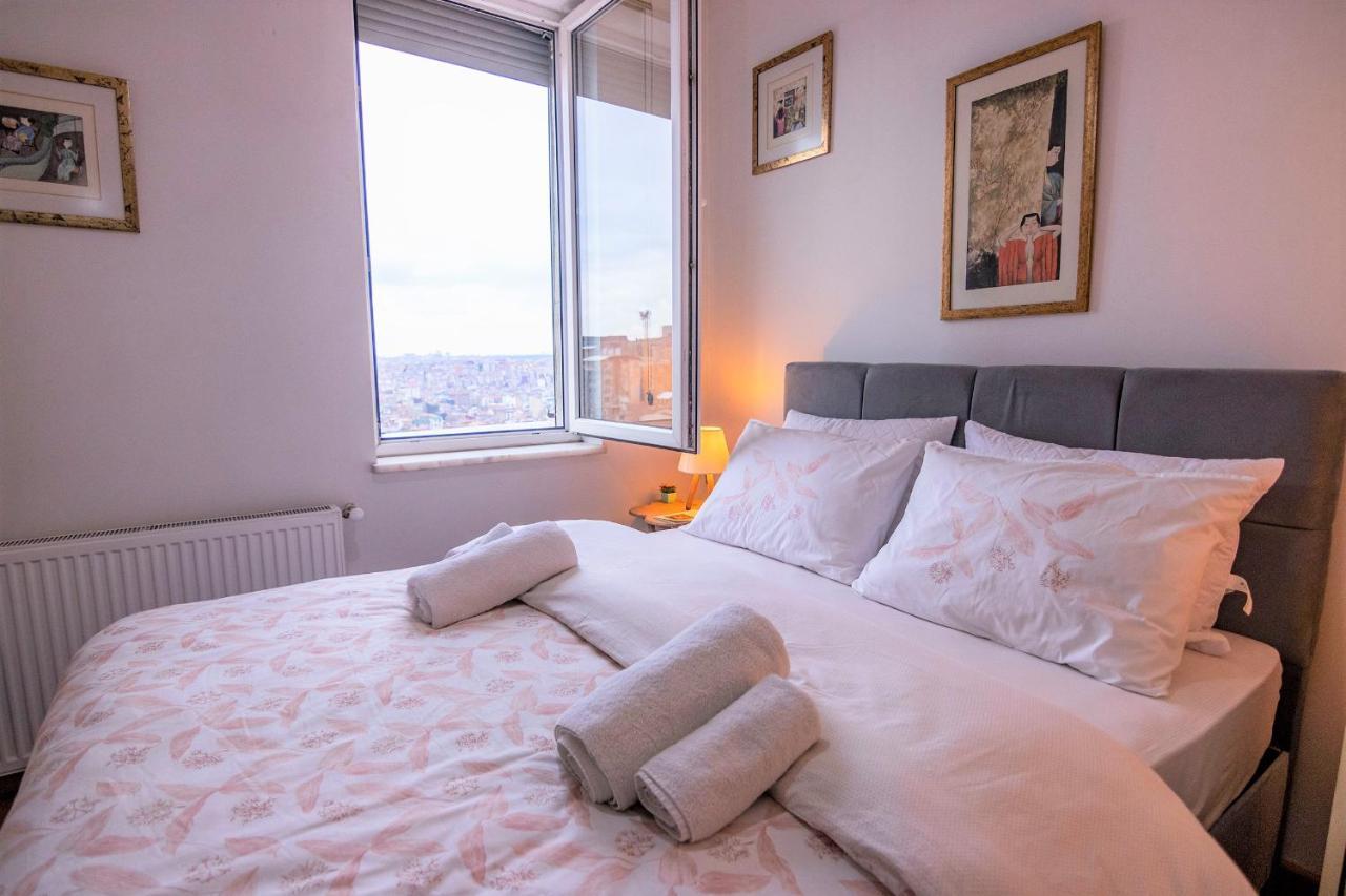 Апартаменти Taksim Roya -center Of The *
